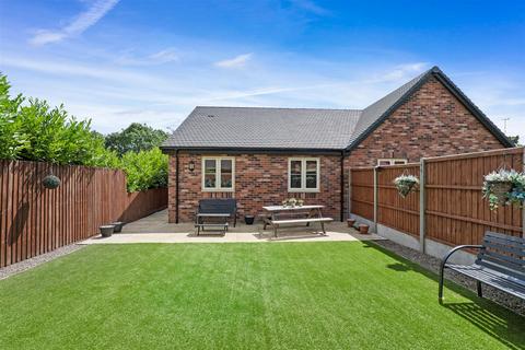 2 bedroom bungalow for sale, Upton Drive, Defford