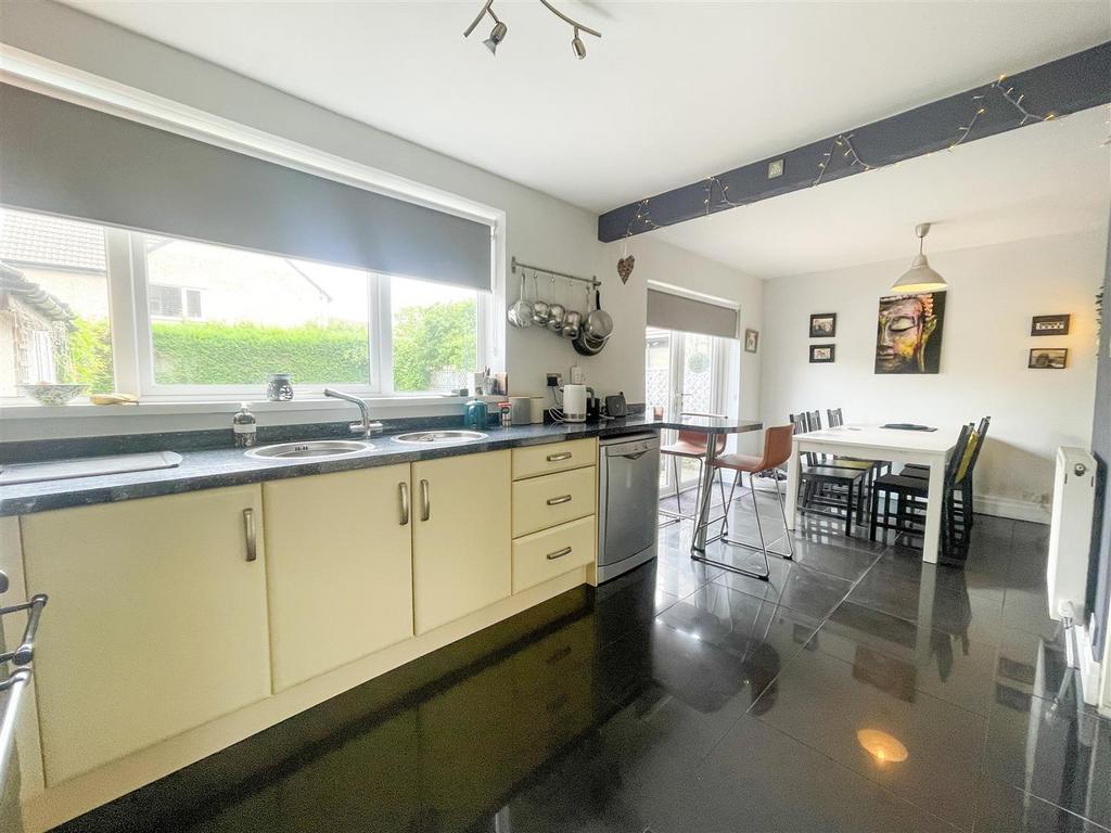 Brown Edge Road, Buxton 4 bed detached house £399,950