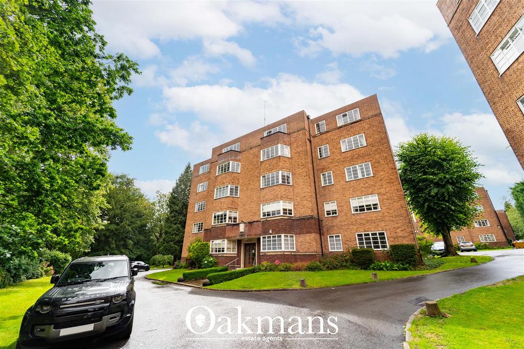 Viceroy Close, Birmingham, B5 3 bed apartment to rent £1,350 pcm (£