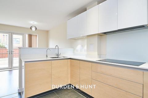 9 Elderberry Close, Romford, RM3 0JY