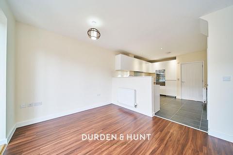 9 Elderberry Close, Romford, RM3 0JY