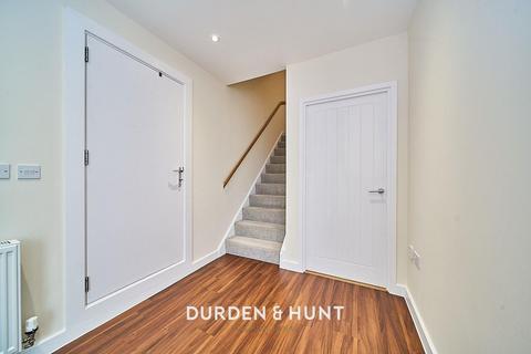9 Elderberry Close, Romford, RM3 0JY