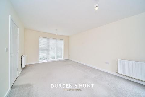 9 Elderberry Close, Romford, RM3 0JY