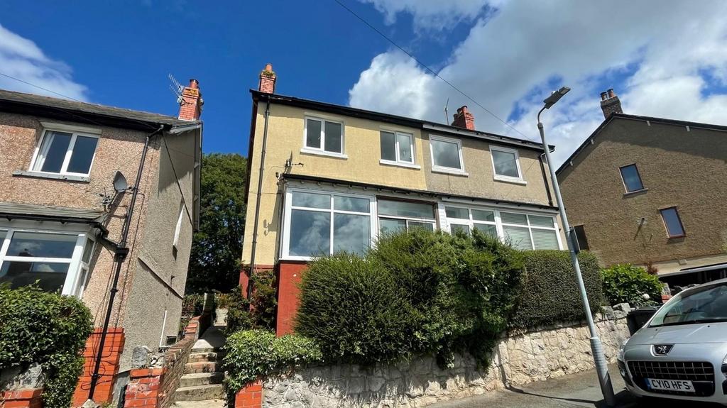 Singleton Crescent, Mochdre, Colwyn Bay 3 bed semidetached house for