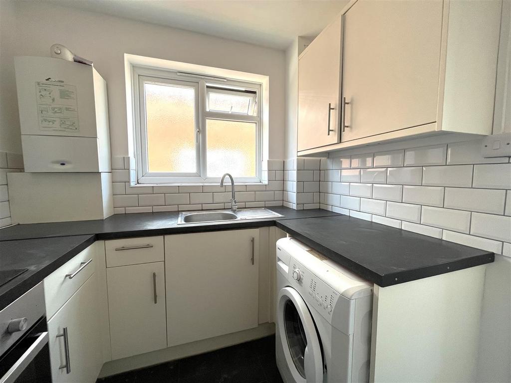 Enmore Road, South Norwood SE25 1 bed flat £1,150 pcm (£265 pw)