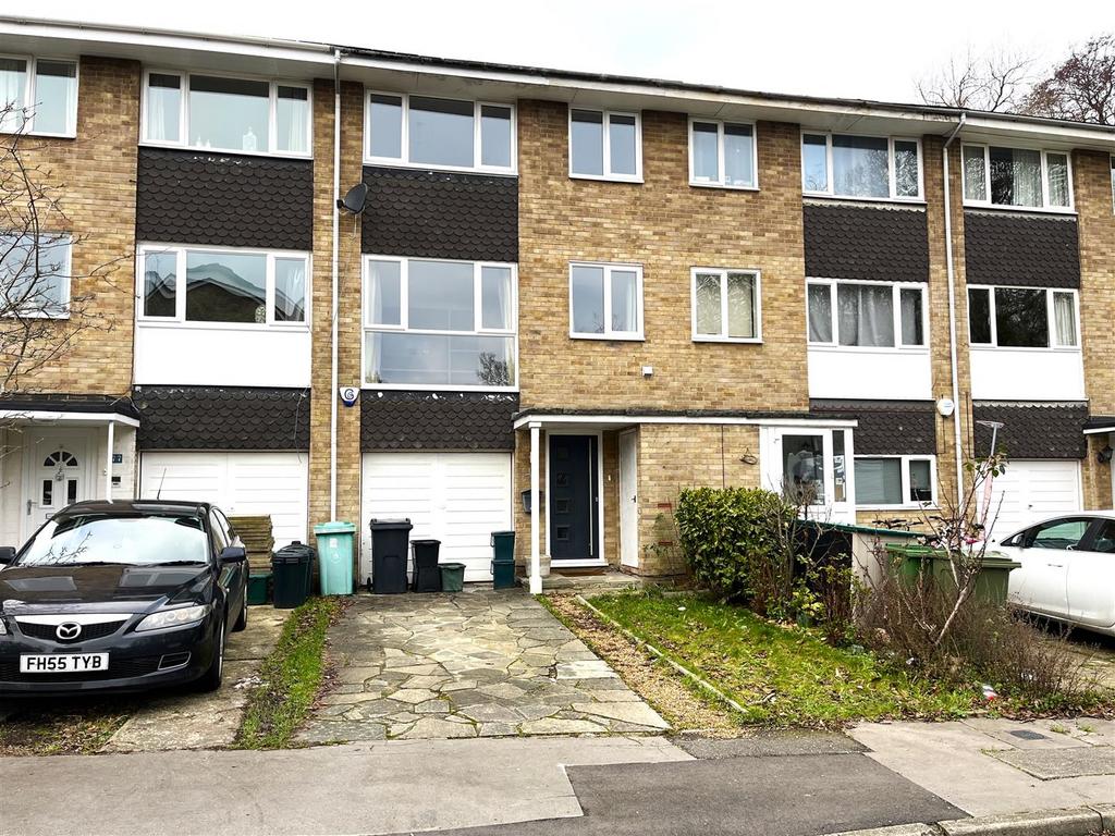 St. Davids Close, West Wickham 4 bed house £2,600 pcm (£600 pw)