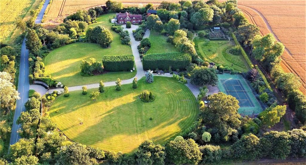 Whitwell Road, Langley, Hitchin, SG4 5 bed detached house for sale £