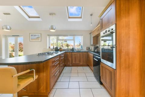 51 Grafton Road, Worcester Park, KT4 7QQ