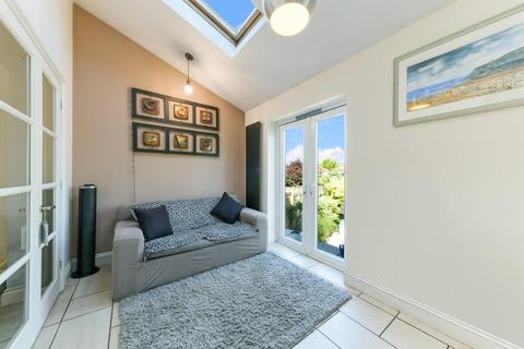 51 Grafton Road, Worcester Park, KT4 7QQ