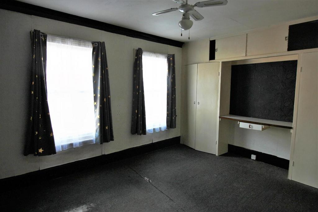 Bedroom 1.jpg