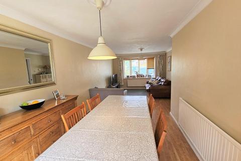28 Swallow Way, Wokingham, RG41 3TQ