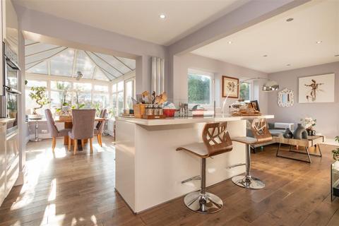 4 bedroom detached house for sale, Cambridge Close, Sale