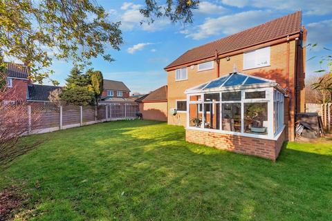 4 bedroom detached house for sale, Cambridge Close, Sale