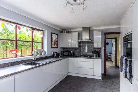 4 bedroom detached house for sale, Orchard Close, Roos