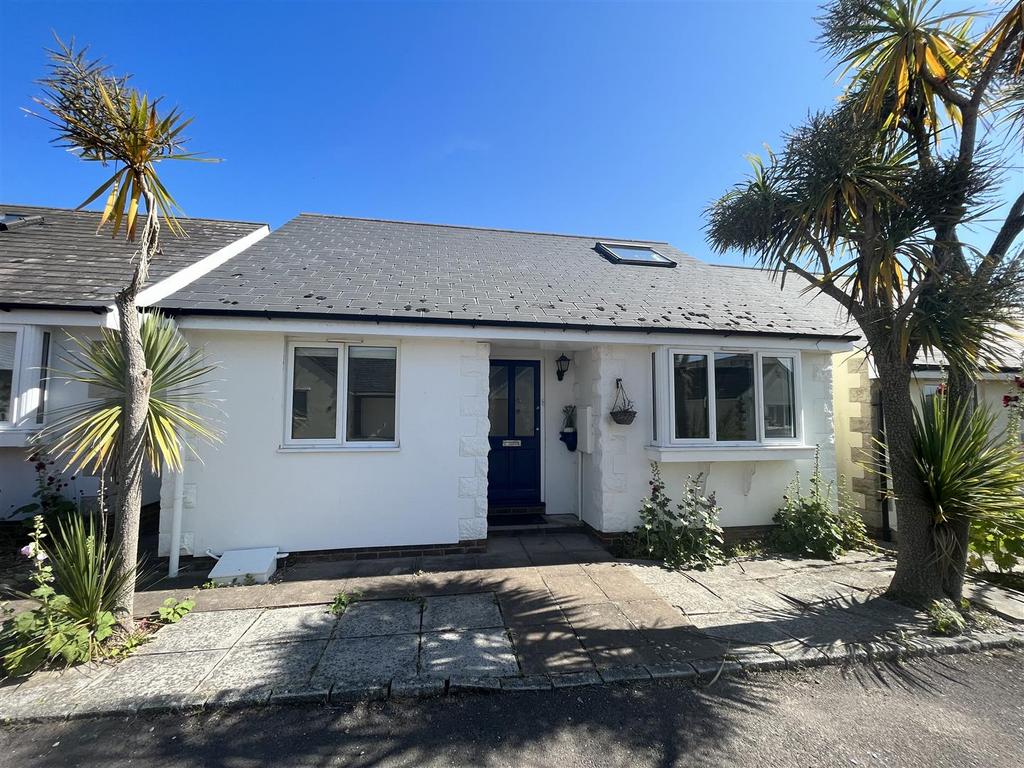 Hammonds Mead, Charmouth, Bridport 2 bed bungalow for sale £345,000