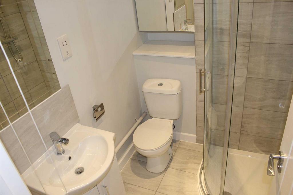 Room 3 en-suite.jpg