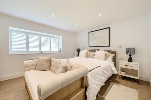 72 Nork Way, Banstead, SM7 1HW