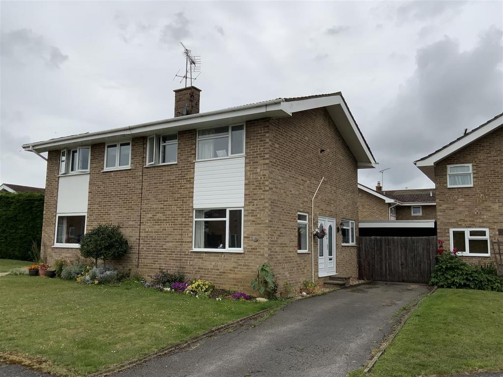 Meadow View, Potterspury, Towcester 3 bed semidetached house for sale