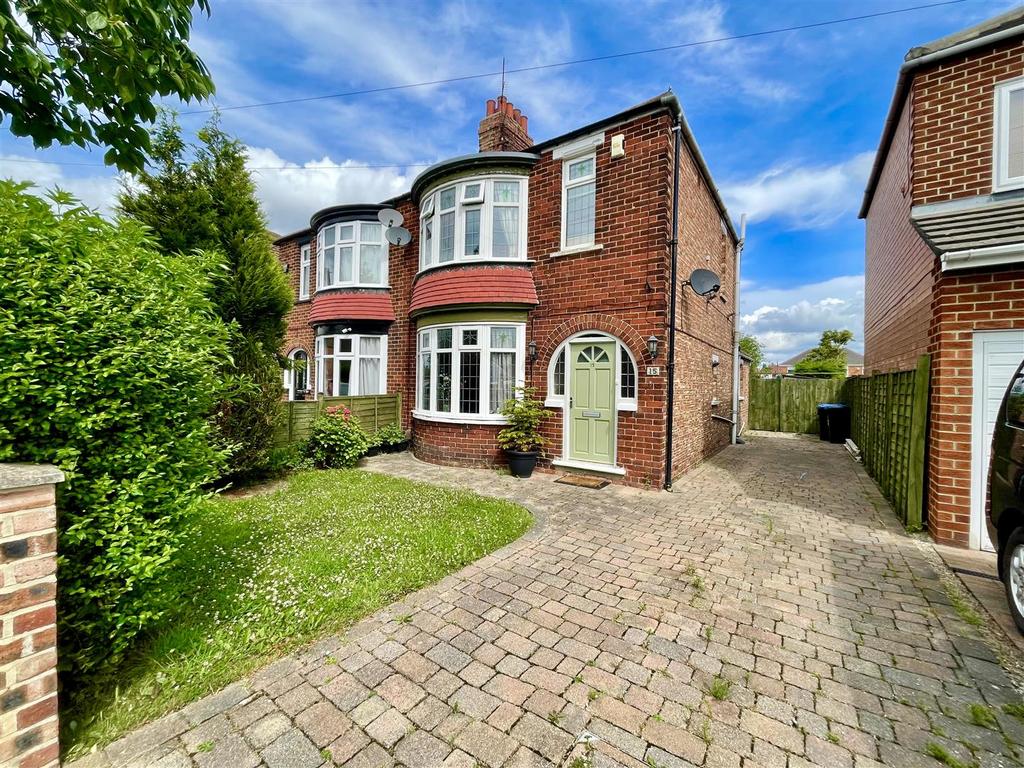 Chalford Oaks, Acklam 3 bed semidetached house £850 pcm (£196 pw)