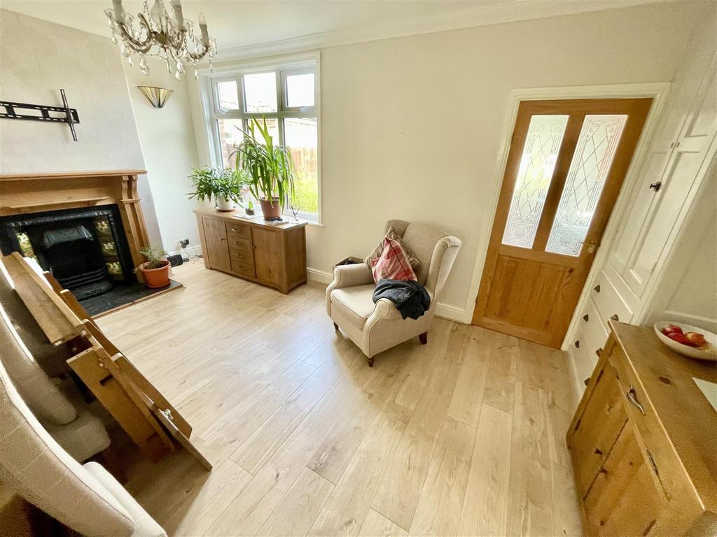 Chalford Oaks, Acklam 3 bed semidetached house £850 pcm (£196 pw)