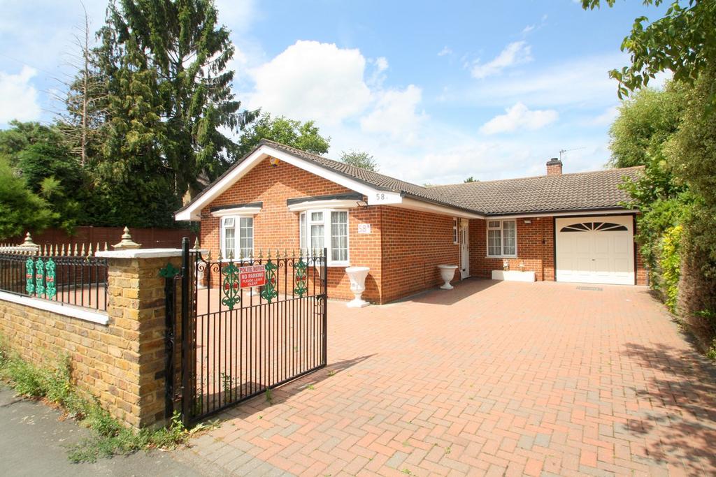 Wheatsheaf Lane, StainesuponThames, TW18 3 bed detached bungalow for