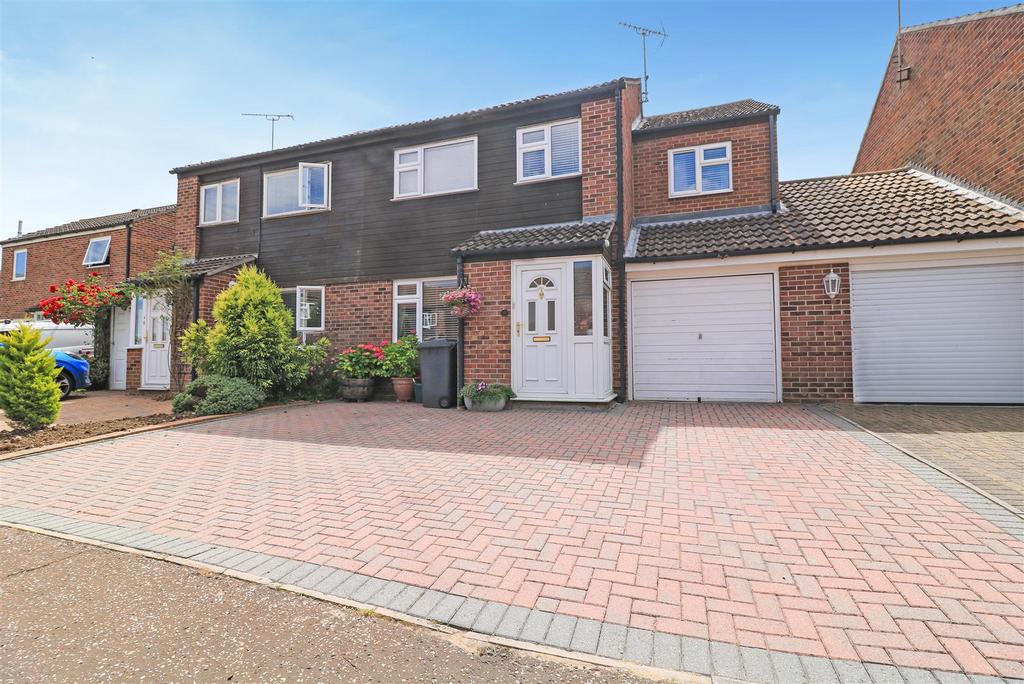 Boleyn Way, Boreham, Chelmsford 4 bed semidetached house for sale £
