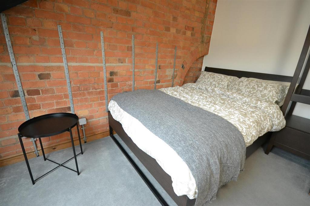 Bed 4.jpg