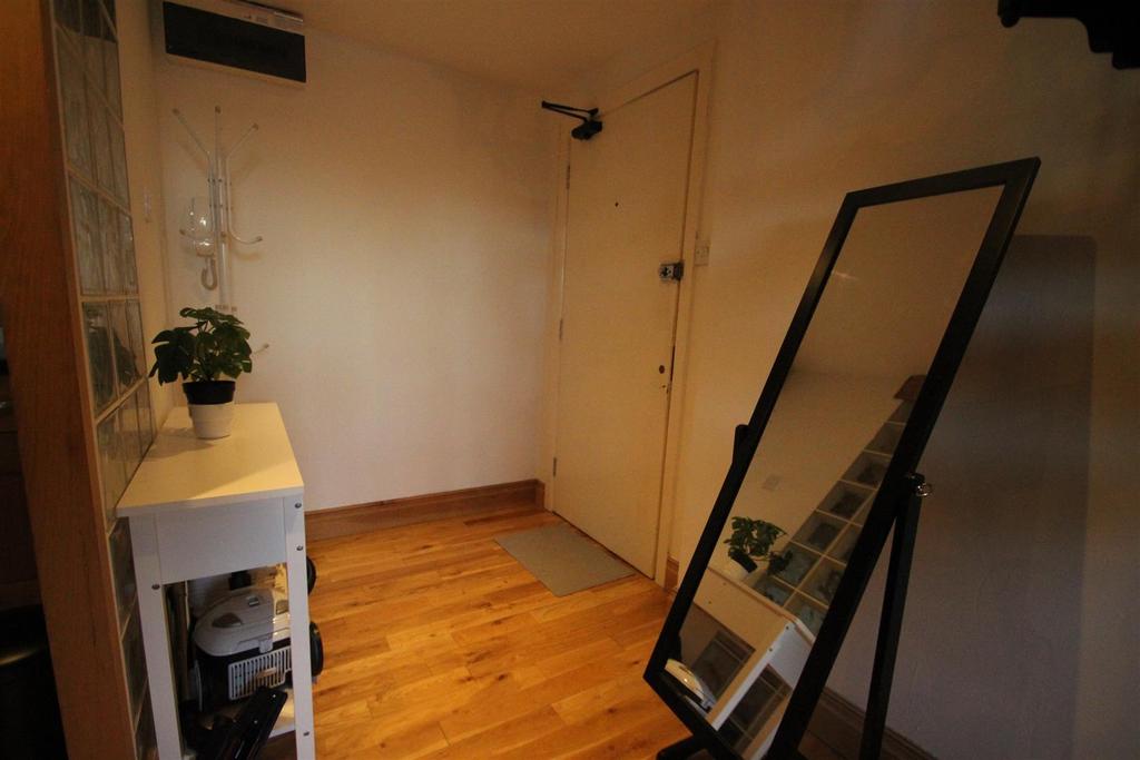 Hallway.jpg