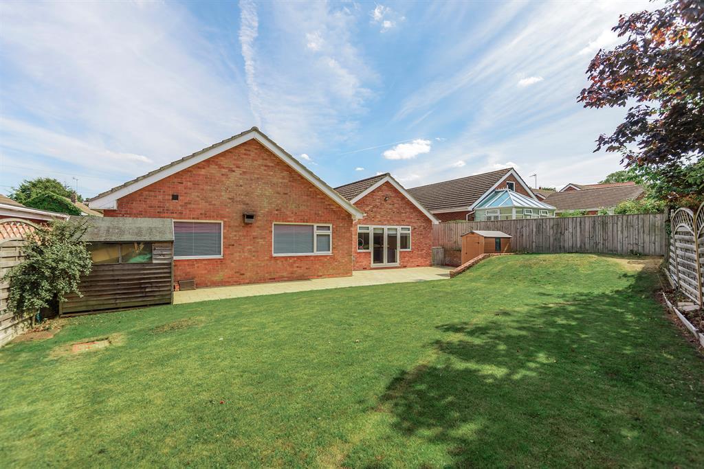 Elmsall Drive, Beverley, East Yorkshire, HU17 7HL 4 bed detached