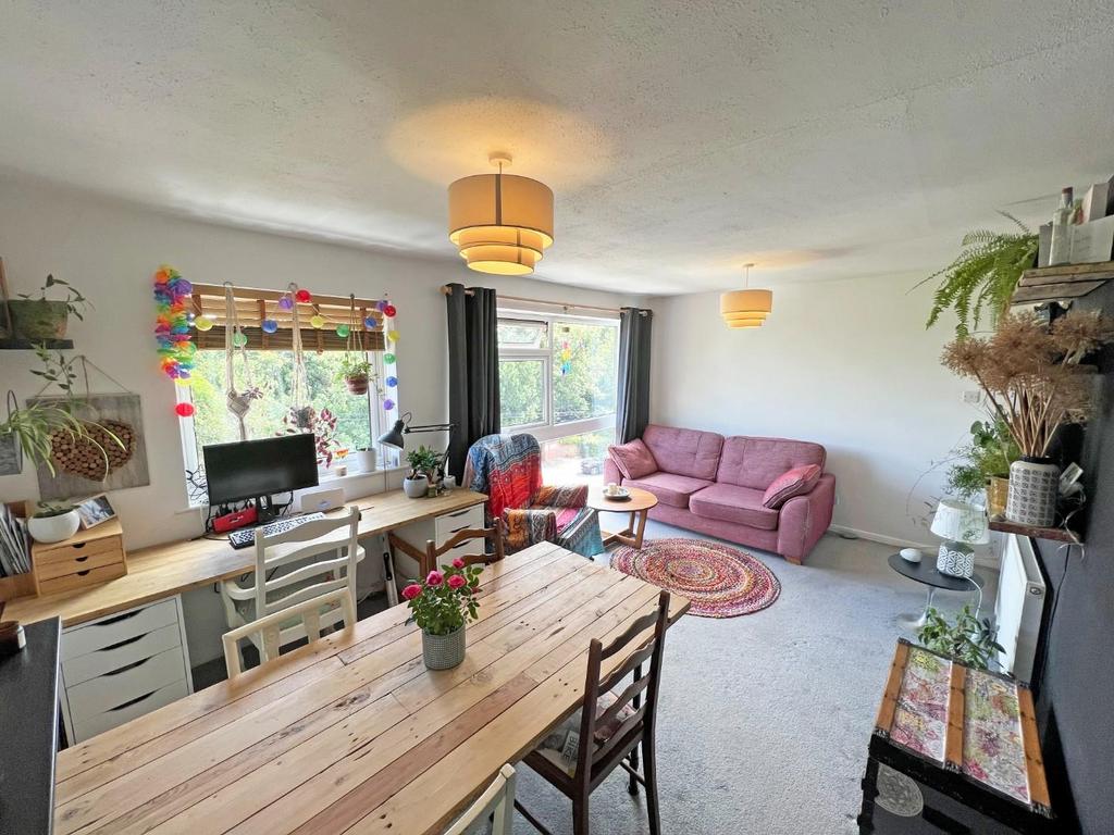Pollard Court, Stoneygate Road... 1 bed apartment £125,000