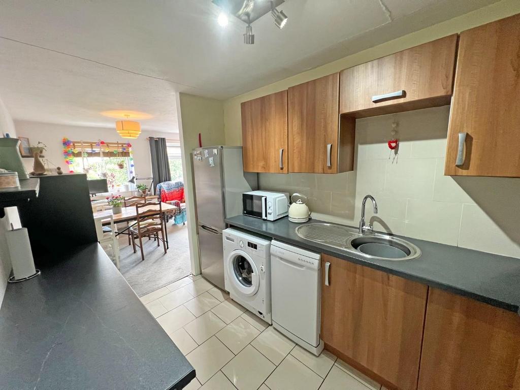 Pollard Court, Stoneygate Road... 1 bed apartment £125,000