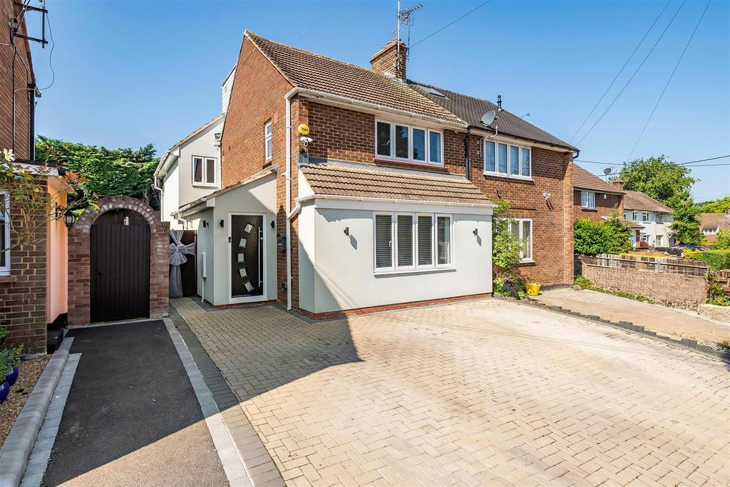 Mountney Close, Ingatestone 4 bed semidetached house for sale £575,000