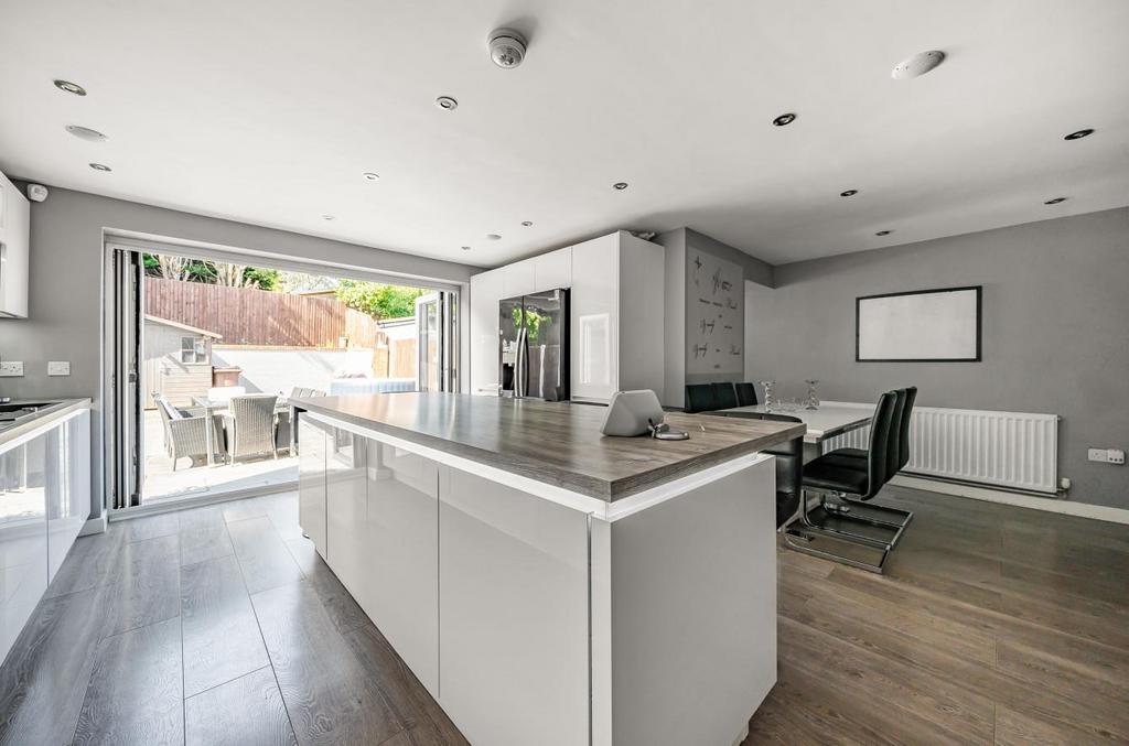 Mountney Close, Ingatestone 4 bed semidetached house for sale £600,000