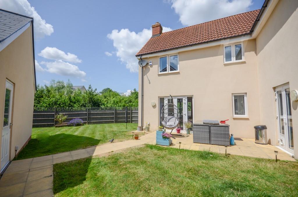 Rear garden pic 3.jpg