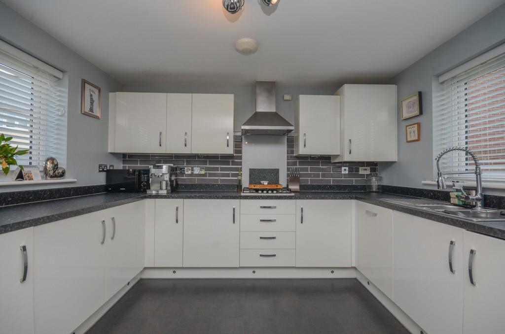 Kitchen pic 2.jpg