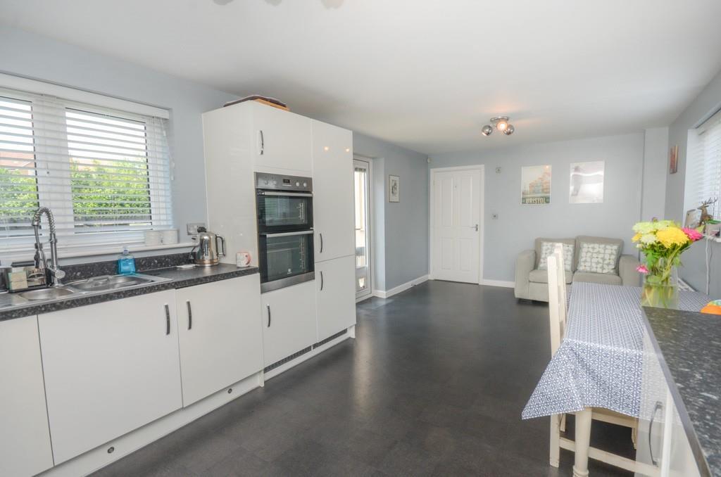 Kitchen pic 3.jpg