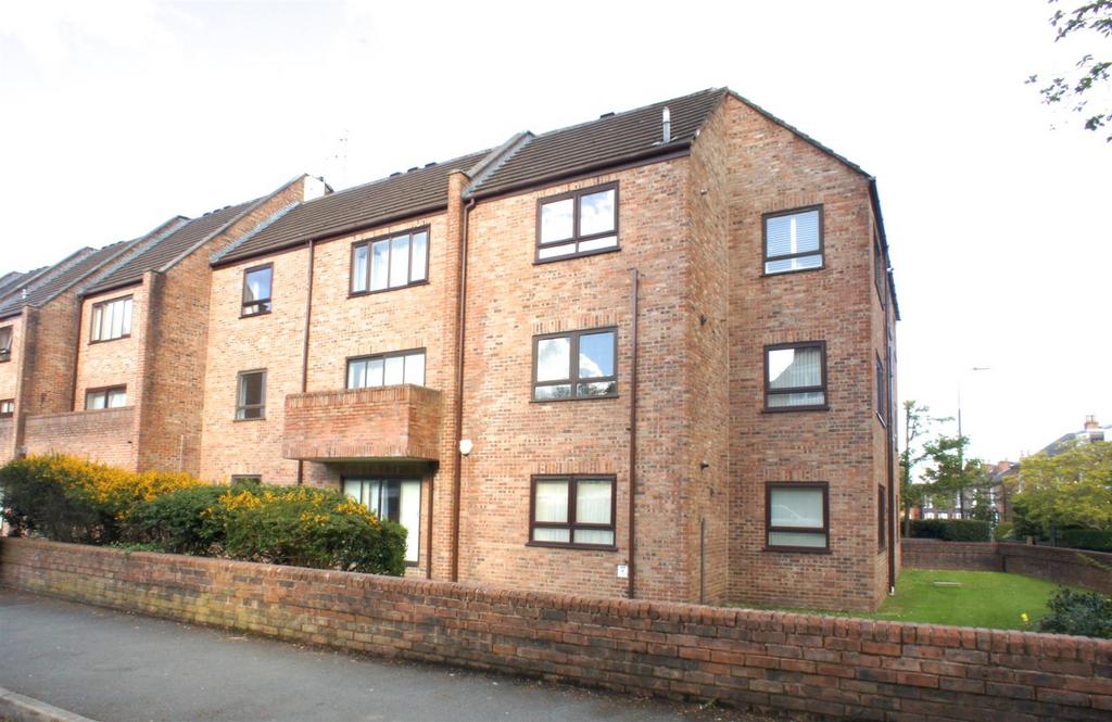 Hale Court, Willow Tree Road, Hale... 2 bed apartment £1,250 pcm (£