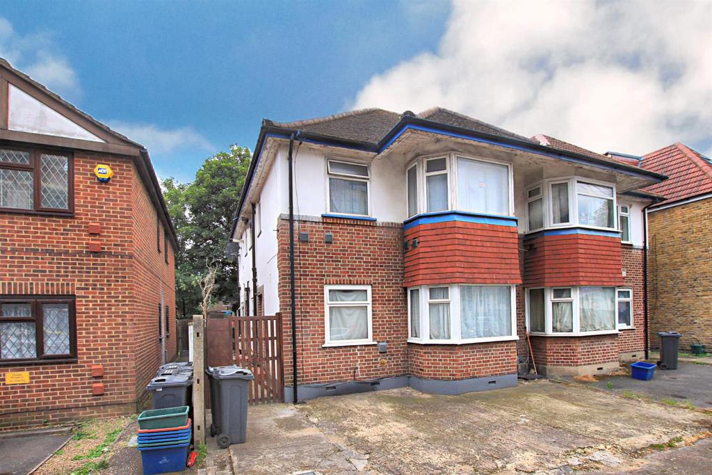 Grove Road, Hounslow TW3 3 bed for sale £339,950