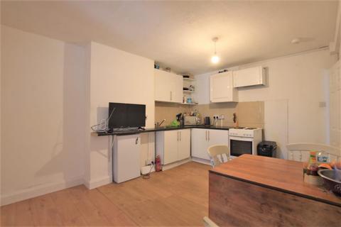 Flat 1, 64 Grove Road, Hounslow, TW3 3PT