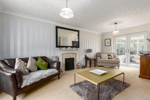 17 Hodgson Close, Fritwell, Bicester, OX27 7QB