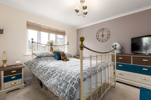 17 Hodgson Close, Fritwell, Bicester, OX27 7QB