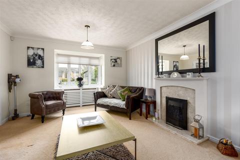 17 Hodgson Close, Fritwell, Bicester, OX27 7QB