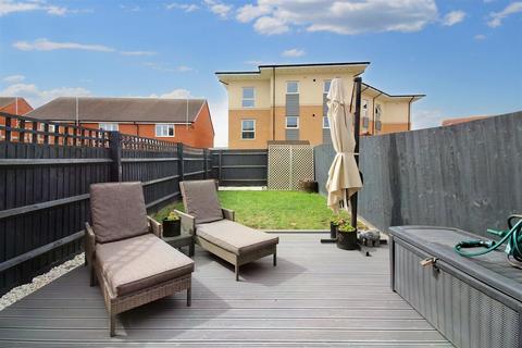 10 Apollo Close, Aylesbury, HP18 1AP