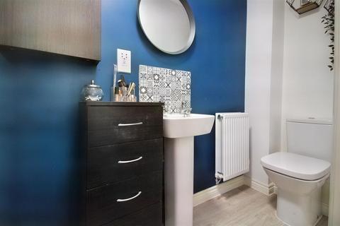 10 Apollo Close, Aylesbury, HP18 1AP
