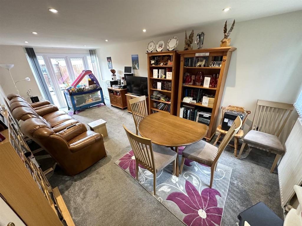 Yew Tree Way, Churchdown, Gloucester 3 bed terraced house £230,000
