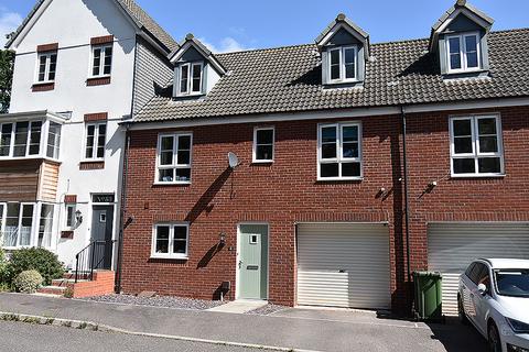 55 Blakeslee Drive, Exeter, EX2 7FN