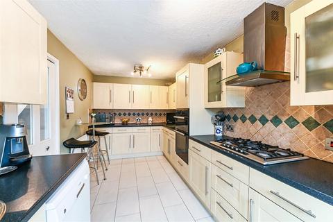 1 Beverley Close, Yapton, Arundel, BN18 0AF