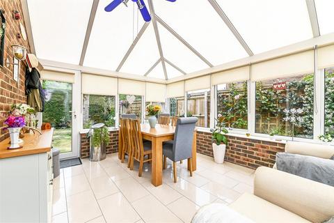 1 Beverley Close, Yapton, Arundel, BN18 0AF