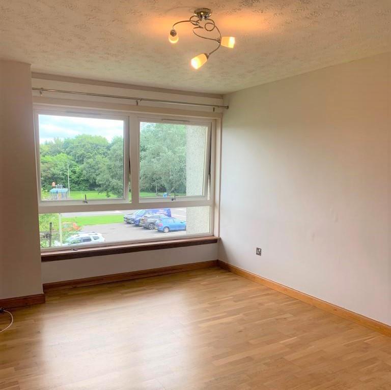 Tulloch Square, Perth 2 bed flat £575 pcm (£133 pw)