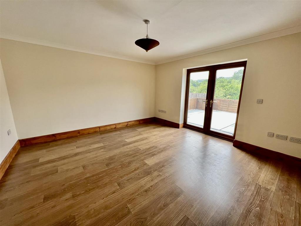 Cwmamman Road, Glanamman, Ammanford 2 bed semidetached house for sale
